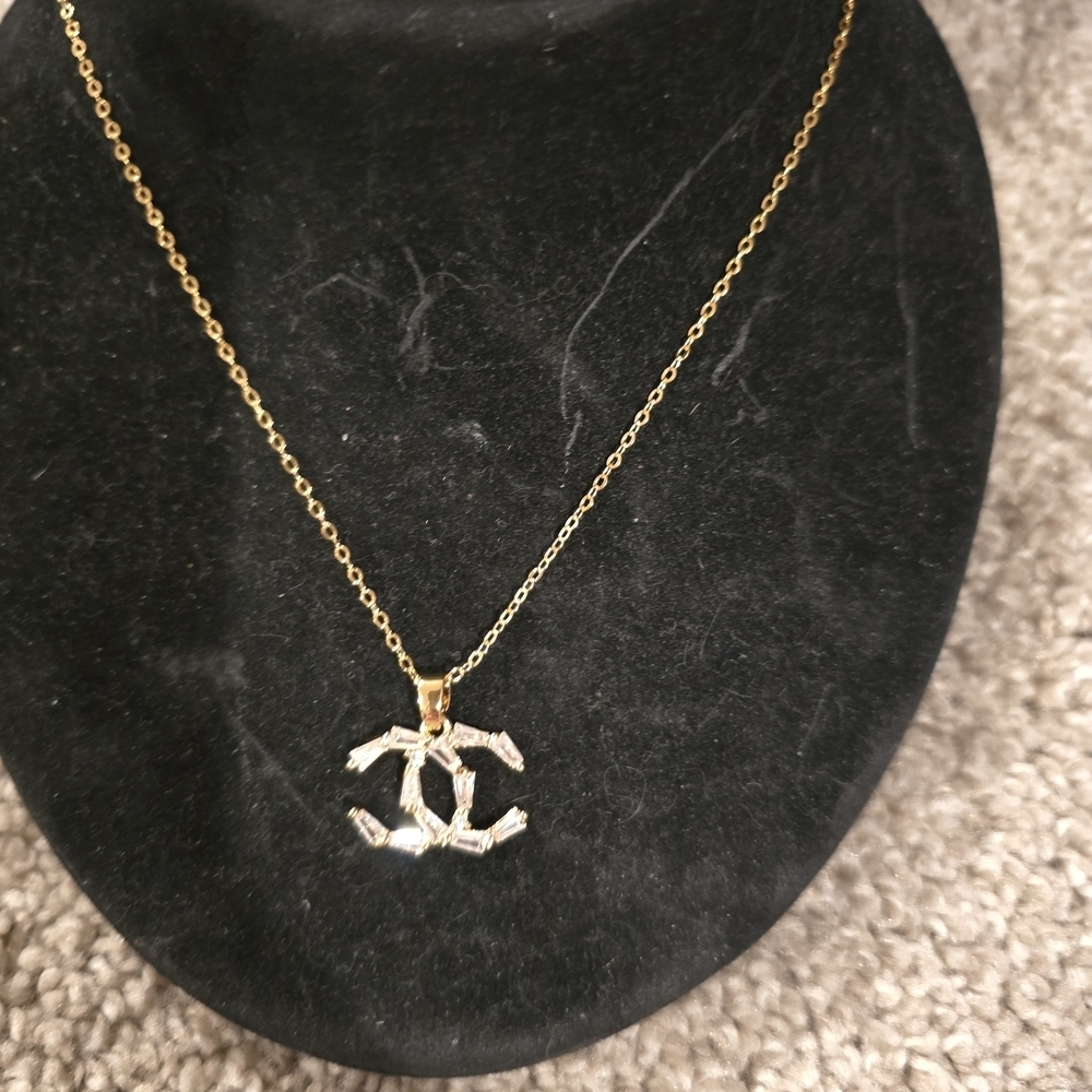 Elegant Gold and Silver Pendant Necklace